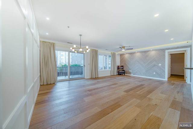 305 Stockton Court - Photo 1