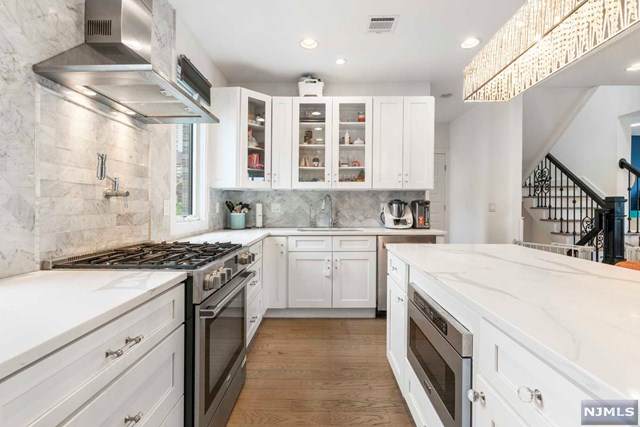 302 Hoym Street - Photo 1