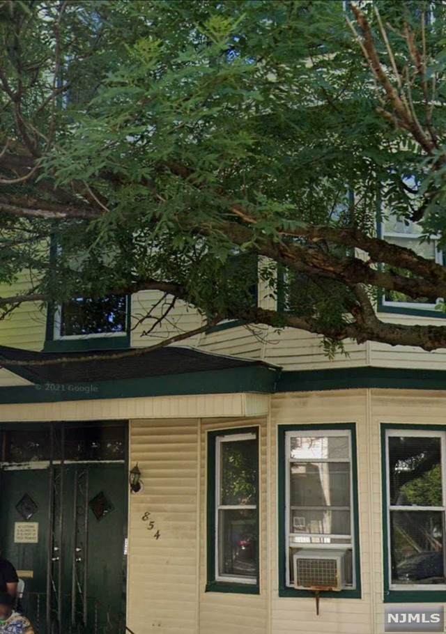 854-856 19th Street - Photo 1