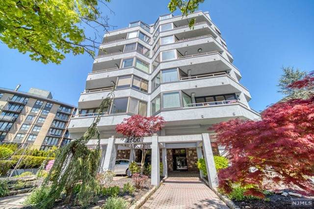 2500 Hudson Terrace - Photo 1