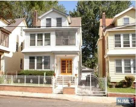 127-129 Mapes Avenue - Photo 1