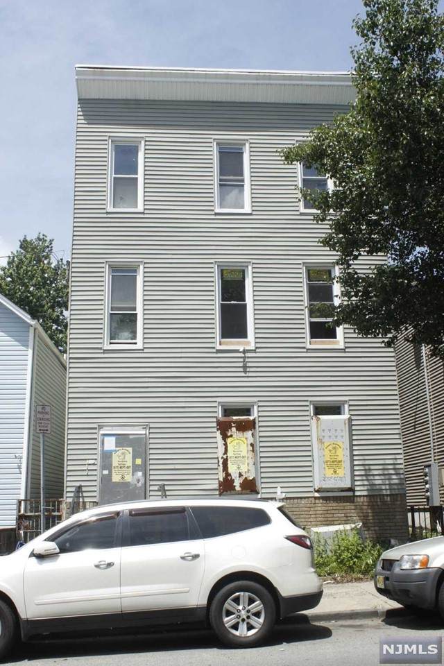 323 7th Street - Photo 1