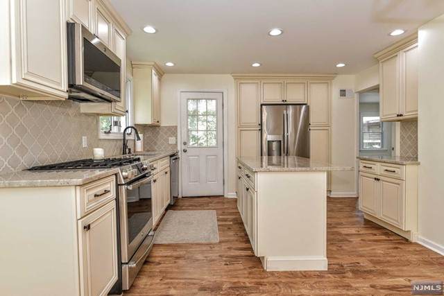 262 Airmount Avenue - Photo 1