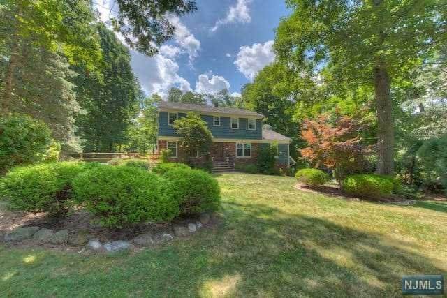 711 Chestnut Place - Photo 1