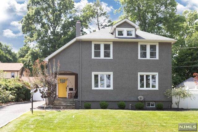 1076 Stasia Street - Photo 1