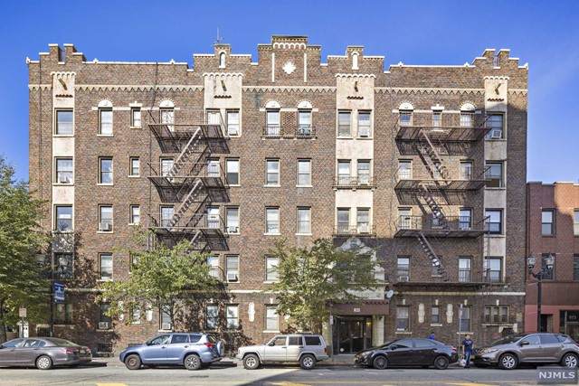 821 Bergen Avenue - Photo 1