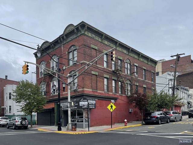 1400 Summit Avenue - Photo 1