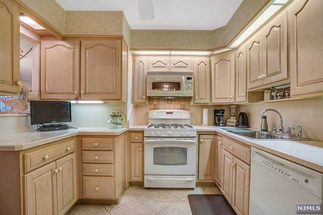 2185 Lemoine Avenue - Photo 1