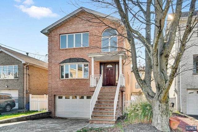6 Hillcrest Avenue - Photo 1