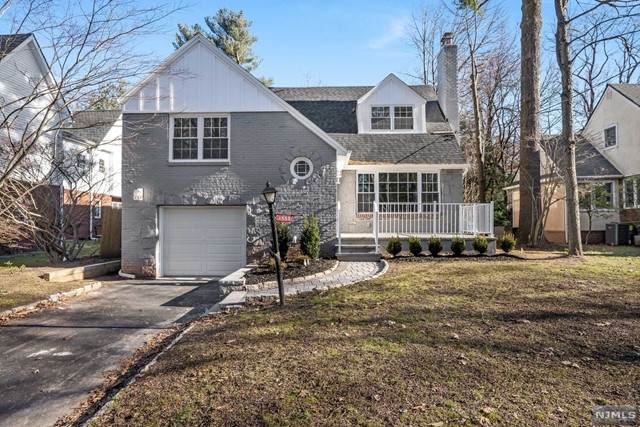1333 Wellington Avenue - Photo 1