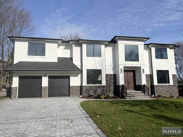 241 Washington Place - Photo 1