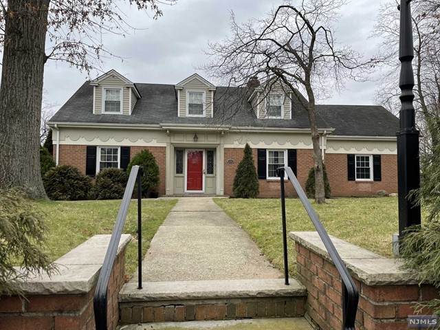 660 Summit Avenue - Photo 1