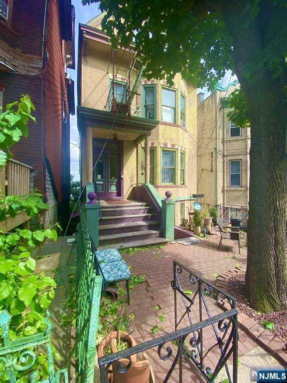 1400 Manhattan Avenue - Photo 1