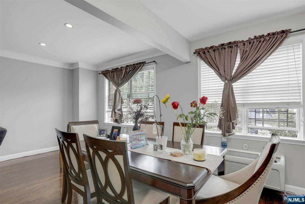 323 Willow - Photo 1