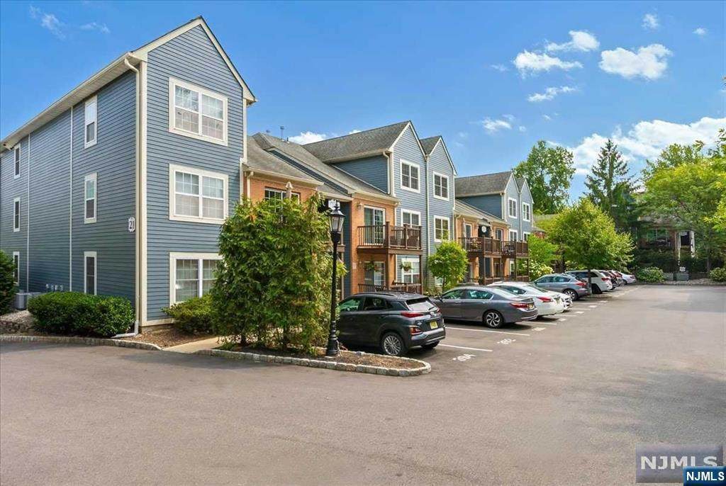 387 Cambridge Drive - Photo 1