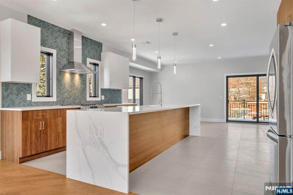107 Sunset Place - Photo 1