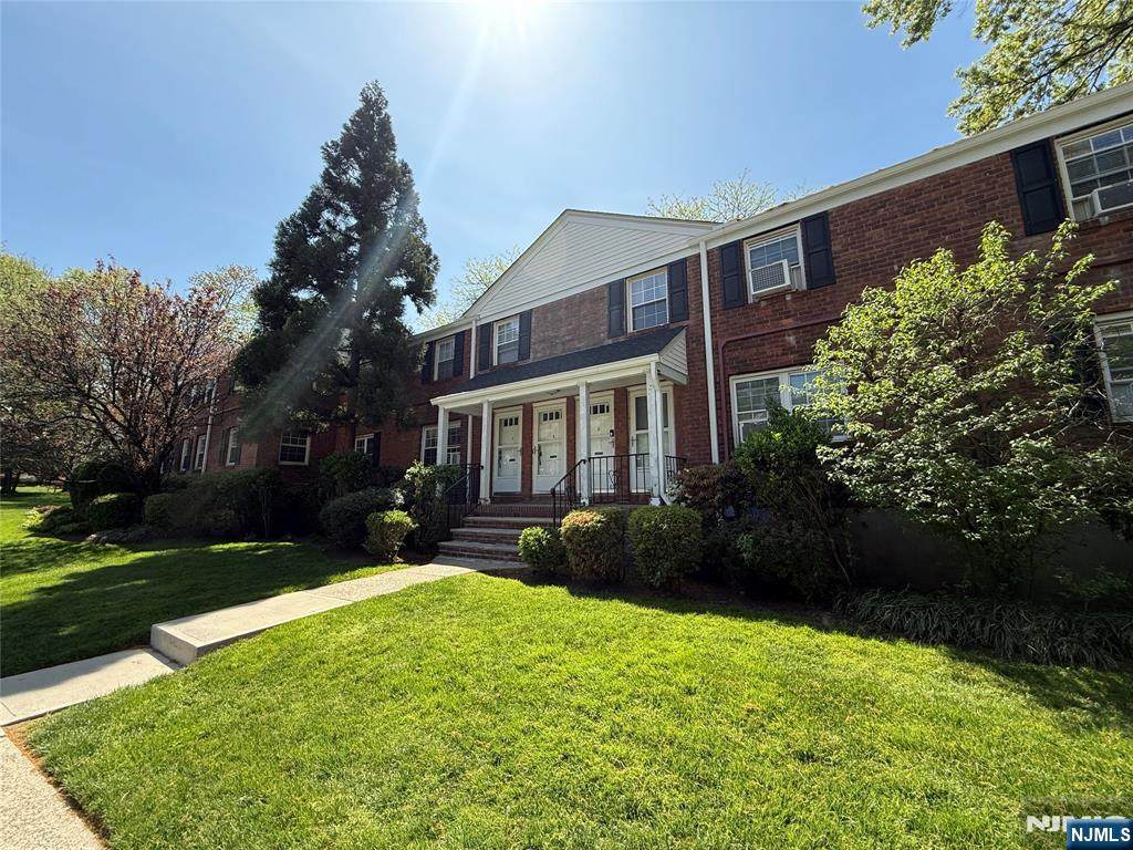 191 Knickerbocker Road - Photo 1