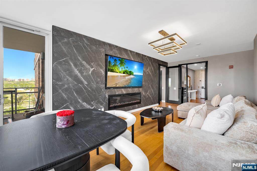 612 Hudson Park - Photo 1