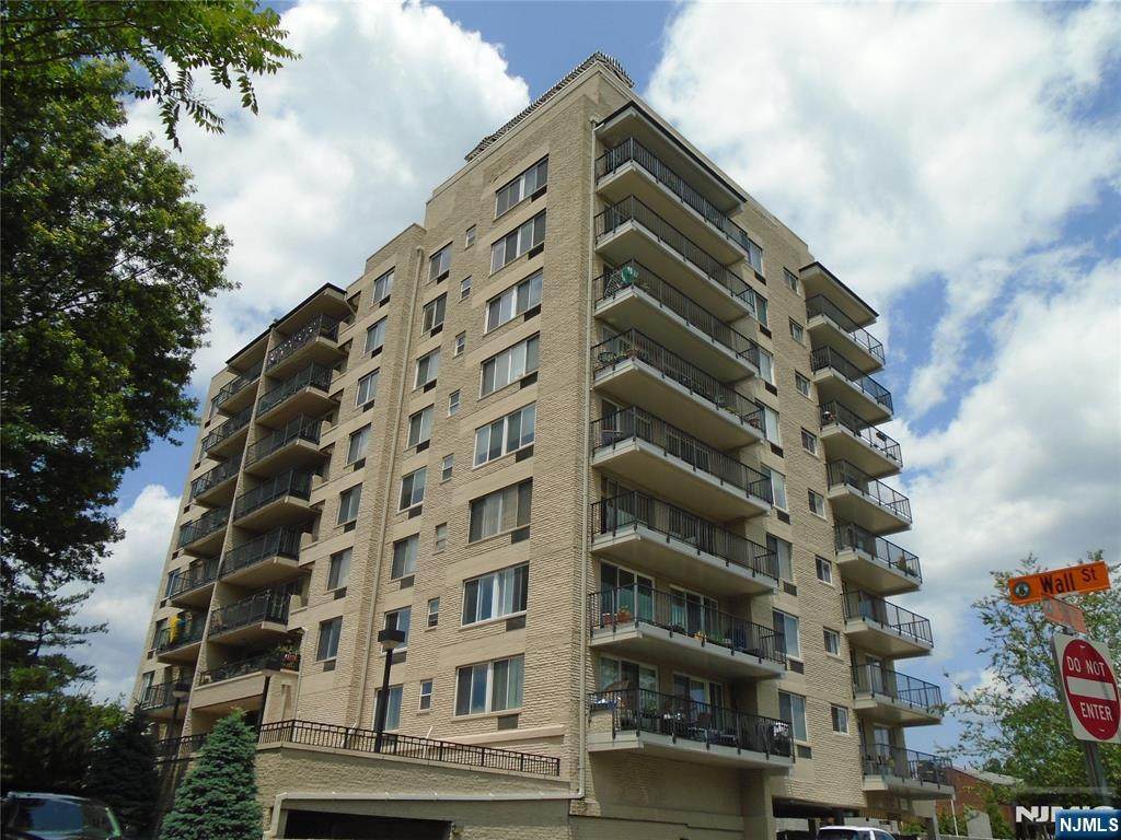 1 Wall Street - Photo 1