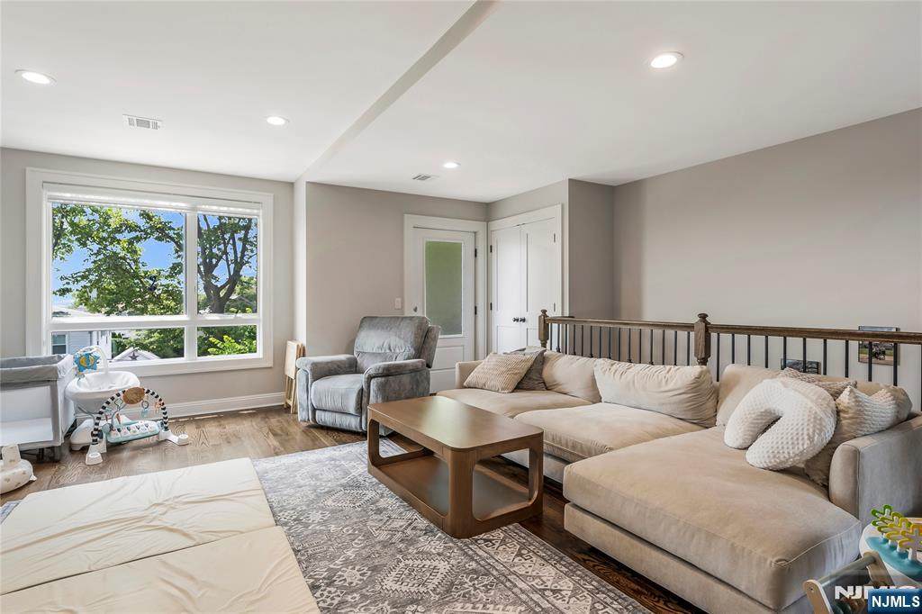 499 Sunset - Photo 1
