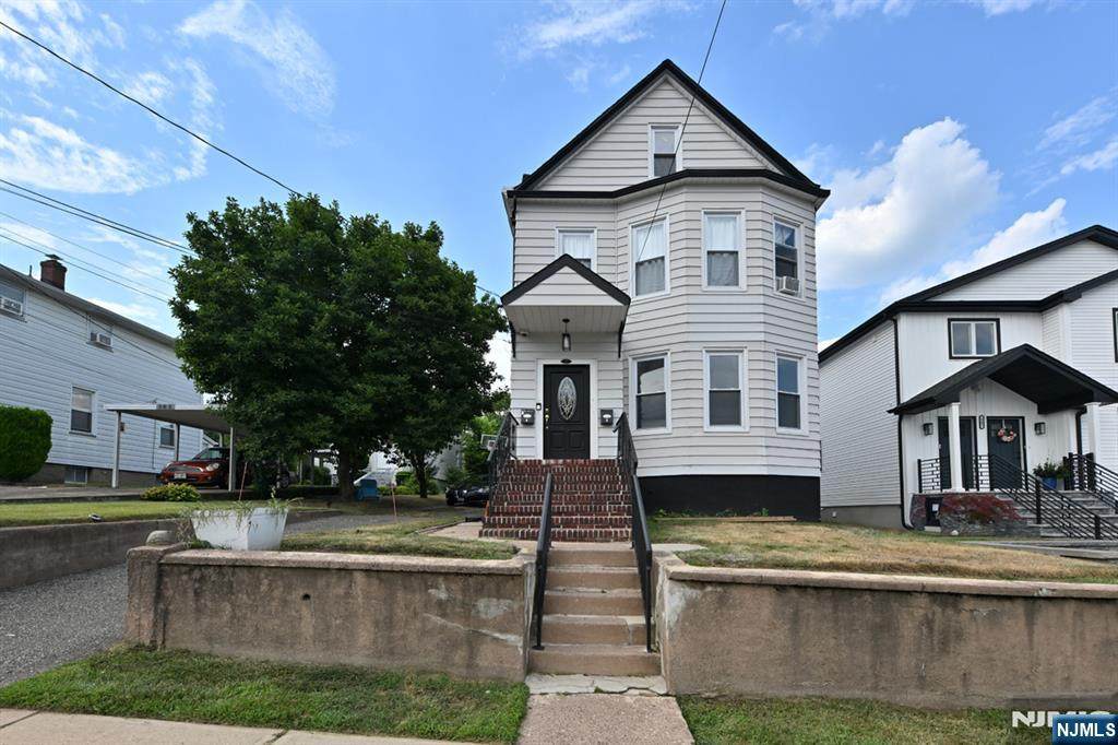 145 Dewey - Photo 1