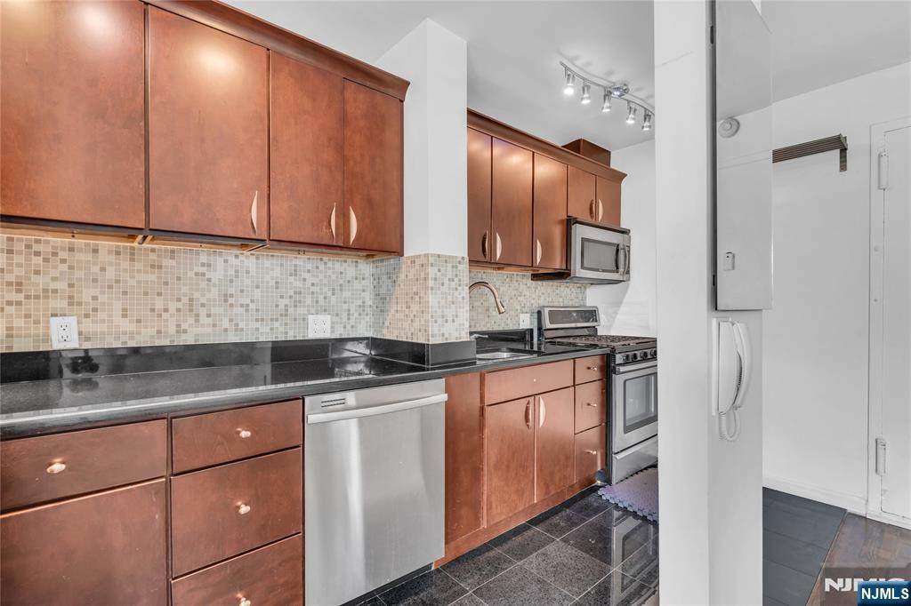 500 Linwood Drive - Photo 1