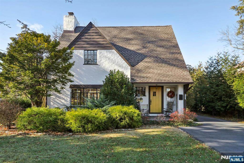 183 Sheridan Avenue - Photo 1