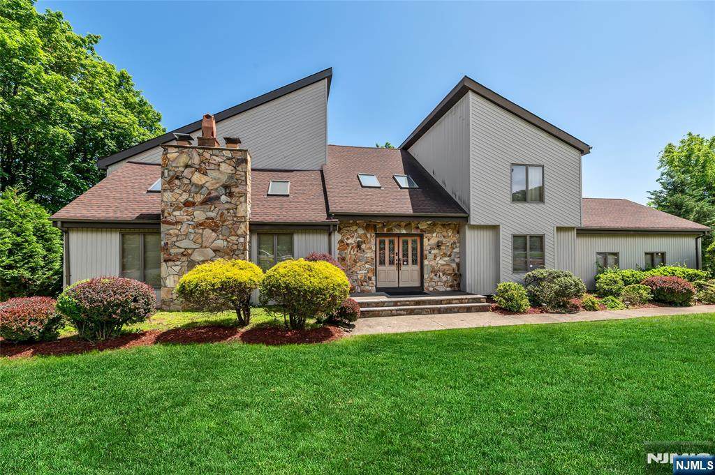 81 Columbus Avenue - Photo 1