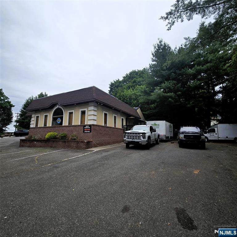 223 New Street - Photo 1