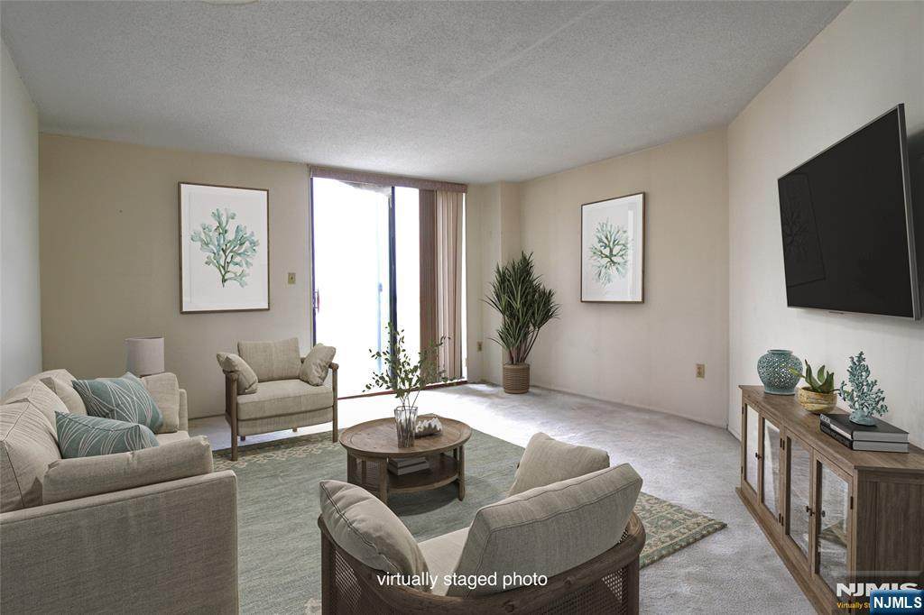 2234 Harmon Cove Tower - Photo 1