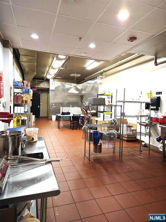 1055 Hamburg Turnpike - Photo 1