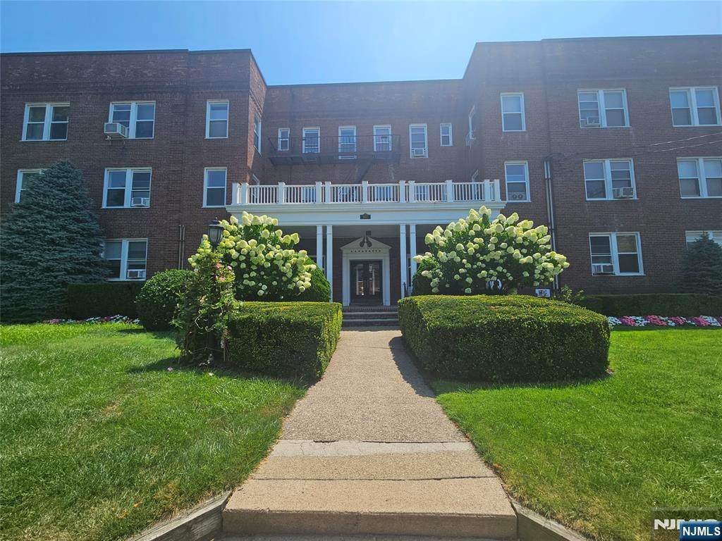 985 Teaneck - Photo 1