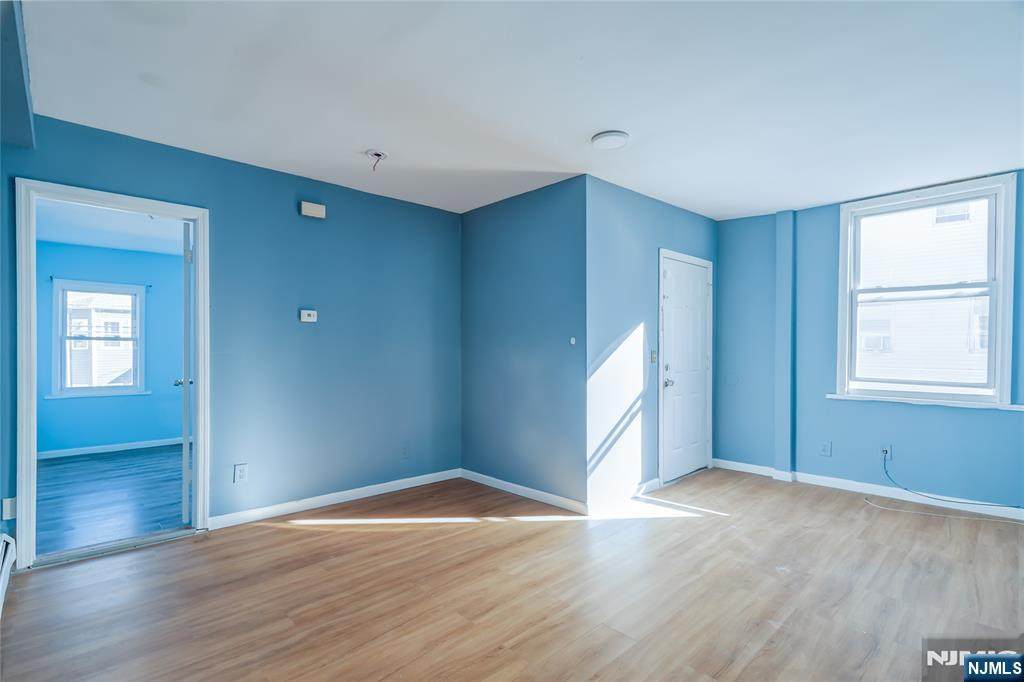 114 Warren - Photo 1