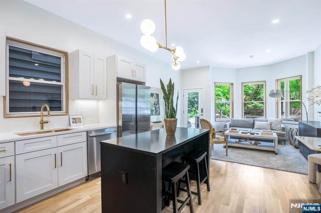 3 Bonn Place - Photo 1
