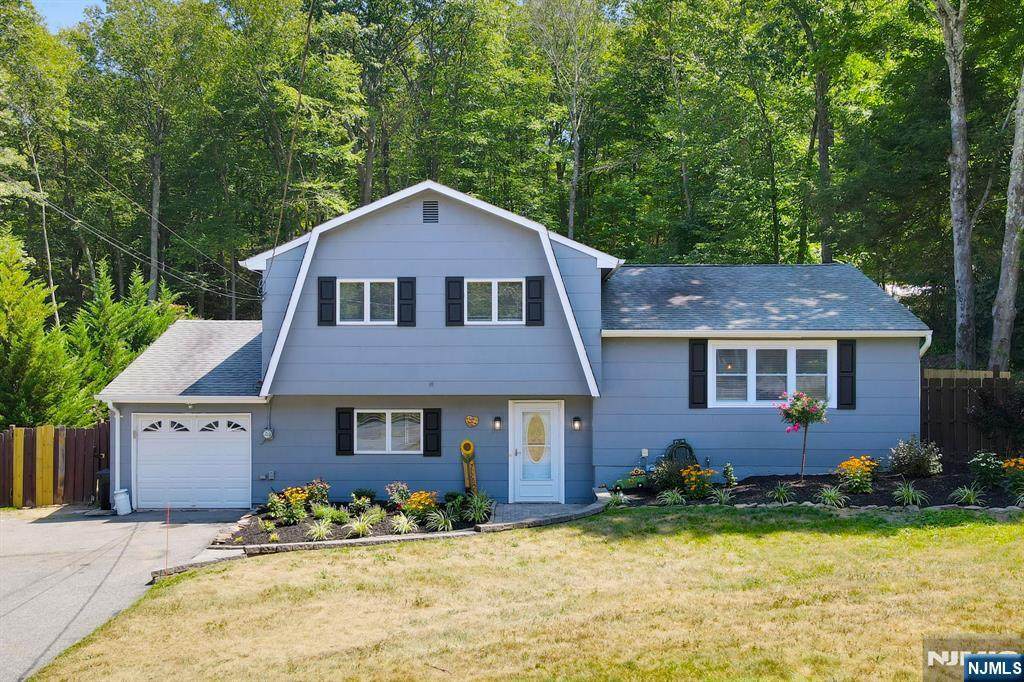 95 Morris Avenue - Photo 1