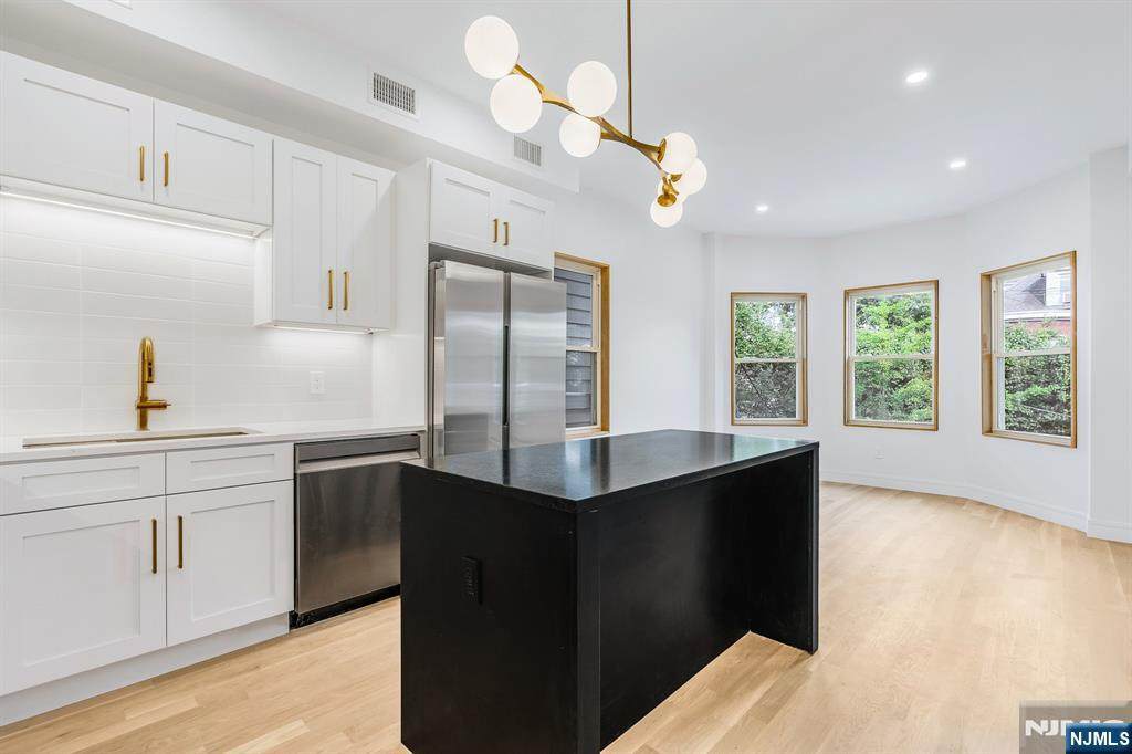 3 Bonn Place - Photo 1