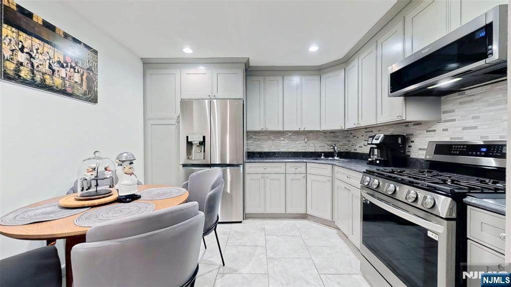 366 Cottonwood Way - Photo 1