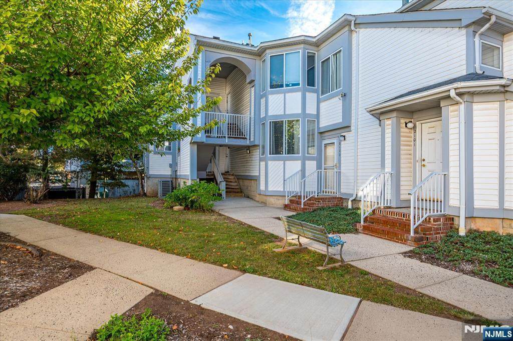 2102 Amanda Court - Photo 1