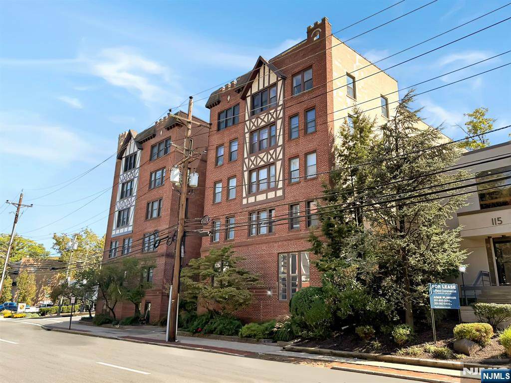 109 Grand Avenue - Photo 1