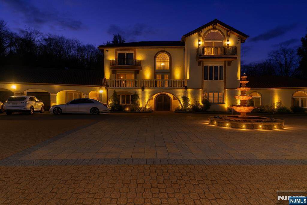 912 Cherokee Lane - Photo 1