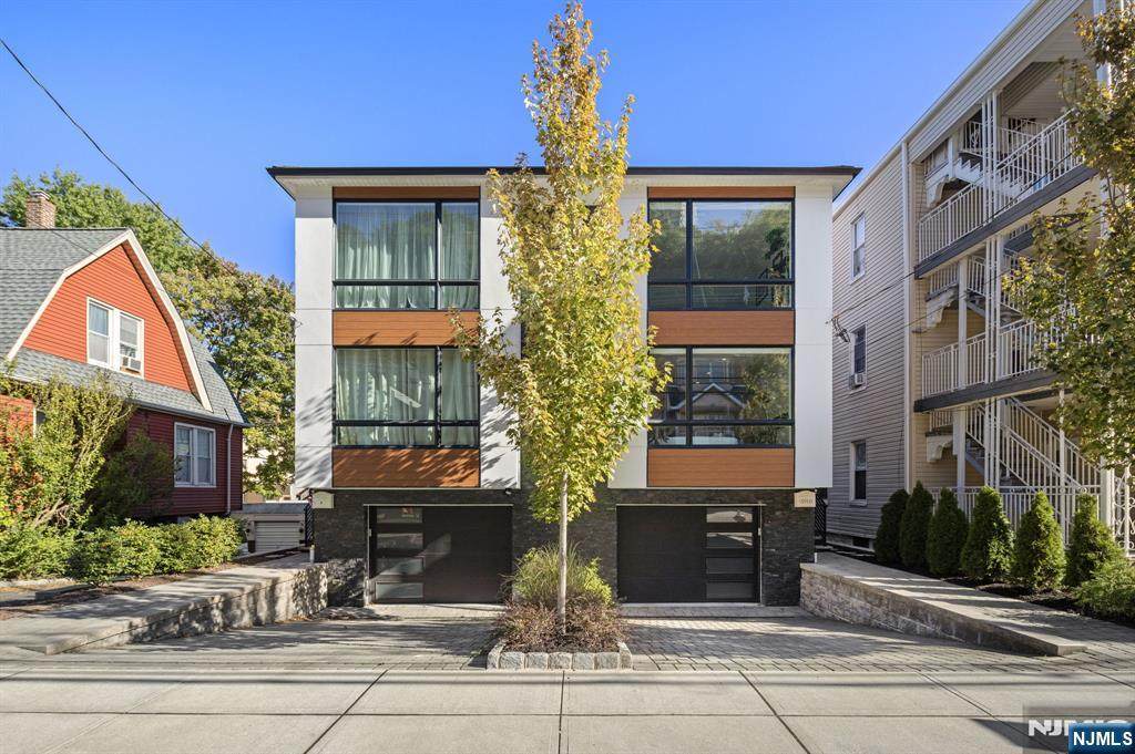 391 Undercliff Avenue - Photo 1