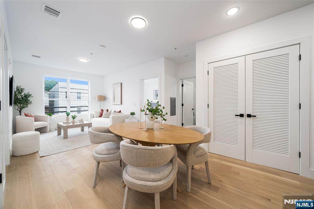 649 38th Street - Photo 1