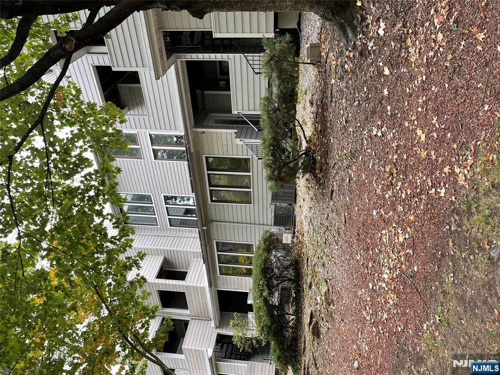 726 Mainsail Lane - Photo 1