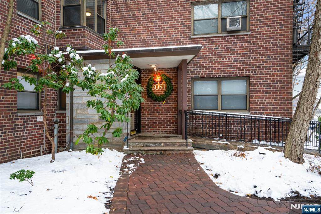 3051 Edwin - Photo 1