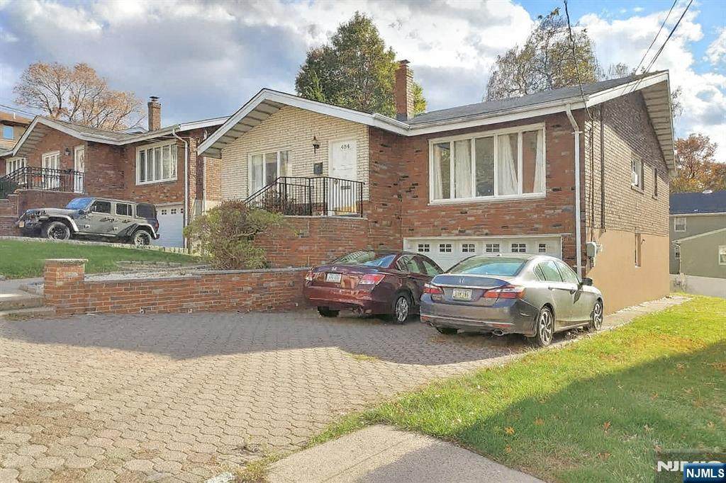 454 Westview - Photo 1