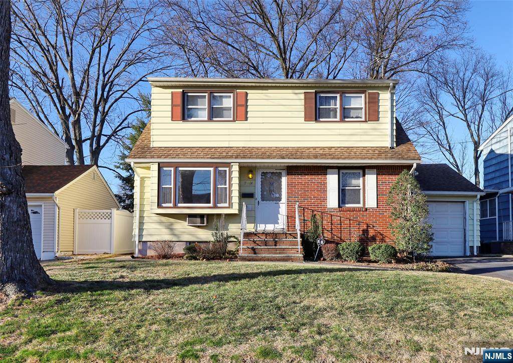 9-14 Essex Place - Photo 1