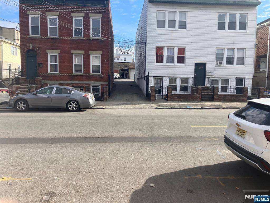 639 8th Street - Photo 1