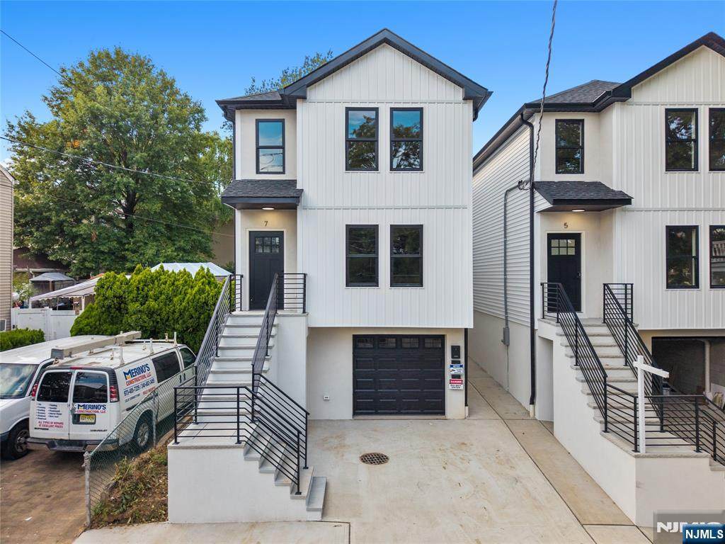 7 Montclair - Photo 1