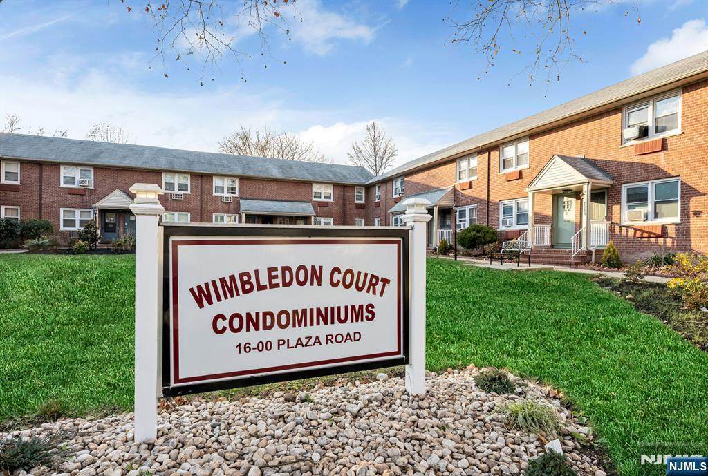 16-08 Plaza - Photo 1