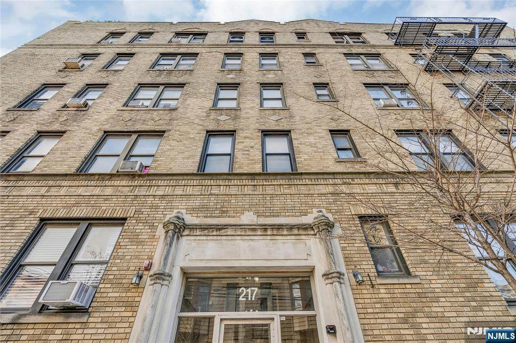 217 44th Street - Photo 1